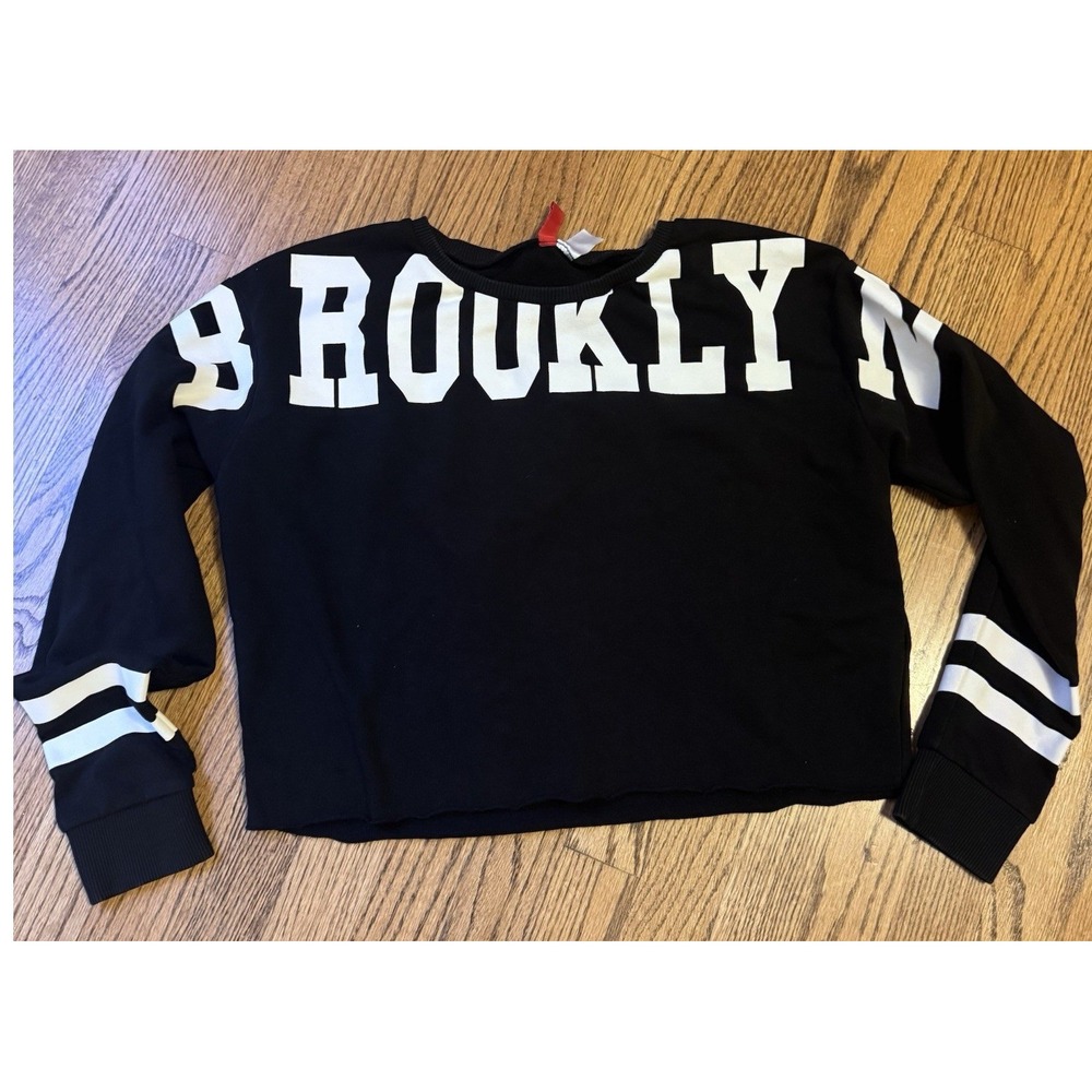 HM Divided Brooklyn Graphic Cropped Sweatshirt Black White Varsity Stripe Small